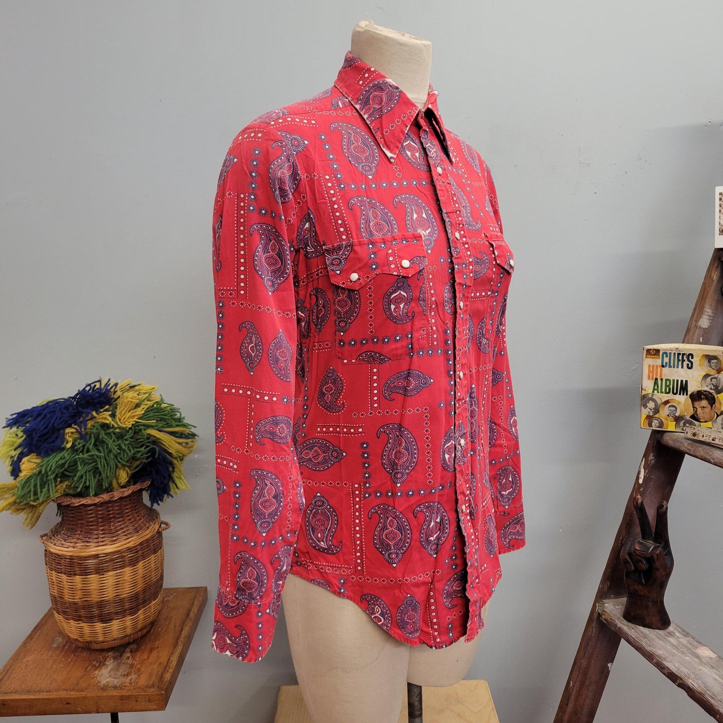 vtg 70s PAISLEY BANDANA Shirt // vintage essley innovations medium mens hippie western retro faded rugged pearl snap cowboy button down top