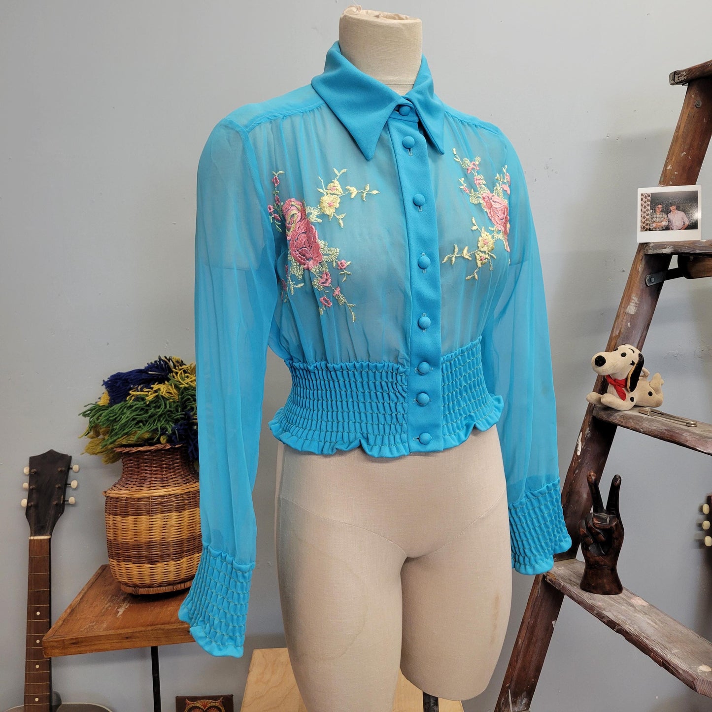vtg 70s MESH EMBROIDERED TOP // vintage sheer bright blue floral stitch cute pointy collar retro mod hippie kitschy cropped pastel blouse