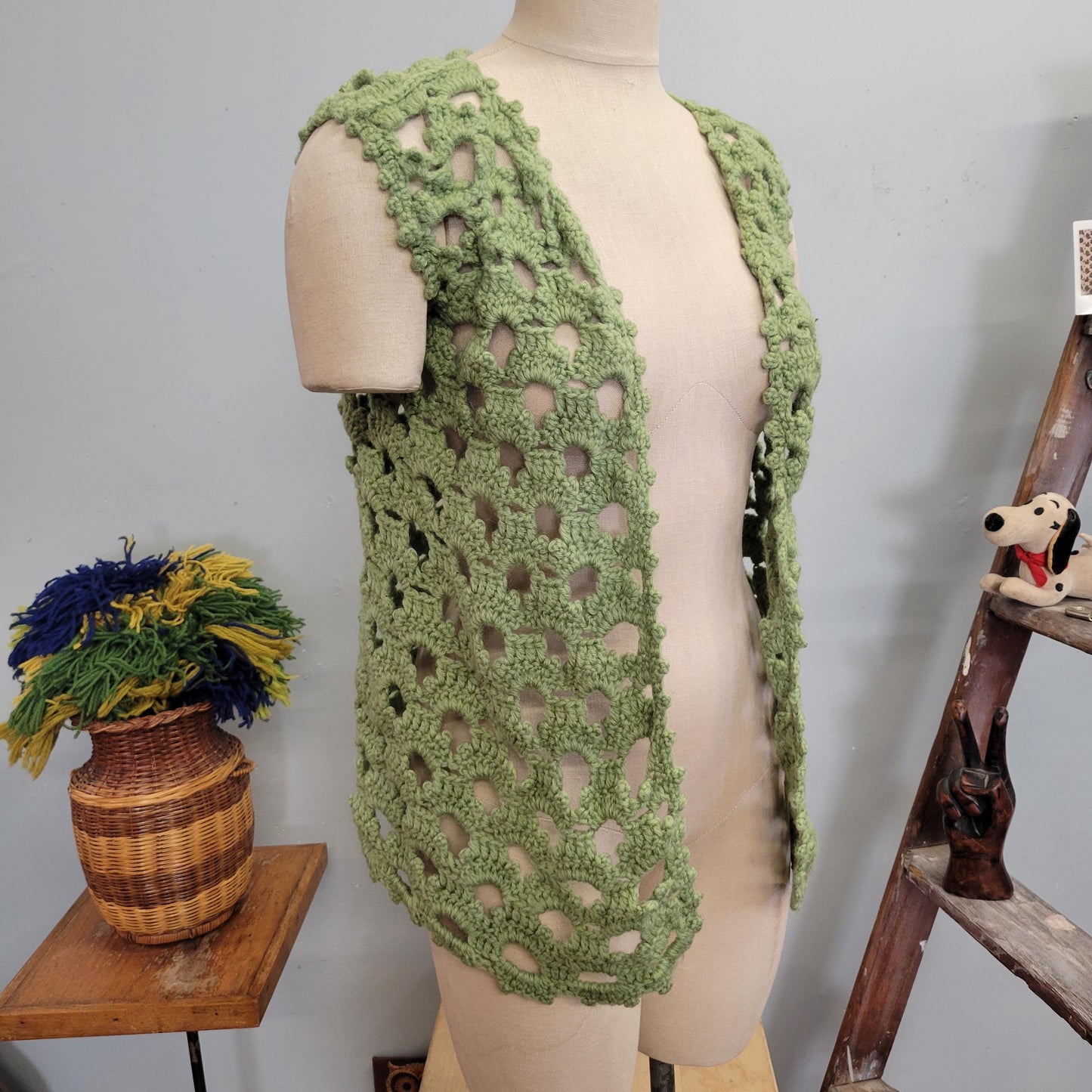 vtg 70s GREEN KNIT VEST // vintage crochet sweater medium womens mint sage pastel green earth tones chunky knit waistcoat autumn layers top