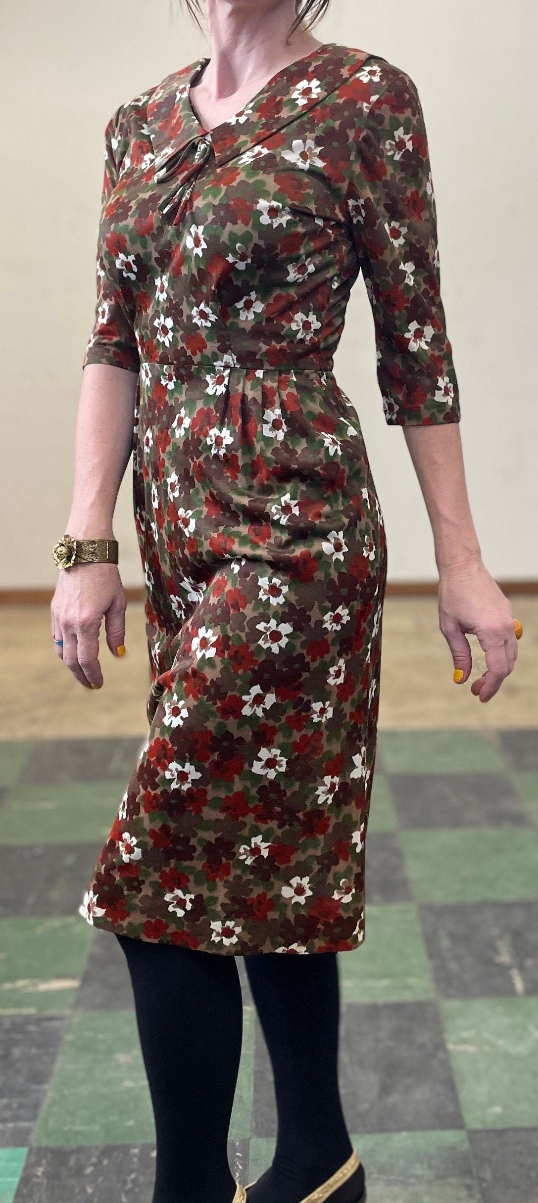 vtg 50s FLORAL JERSEY DRESS **As Is Wounded Bird** // vintage slinky brown flowy autumn fall winter casual earth tones day dress winter