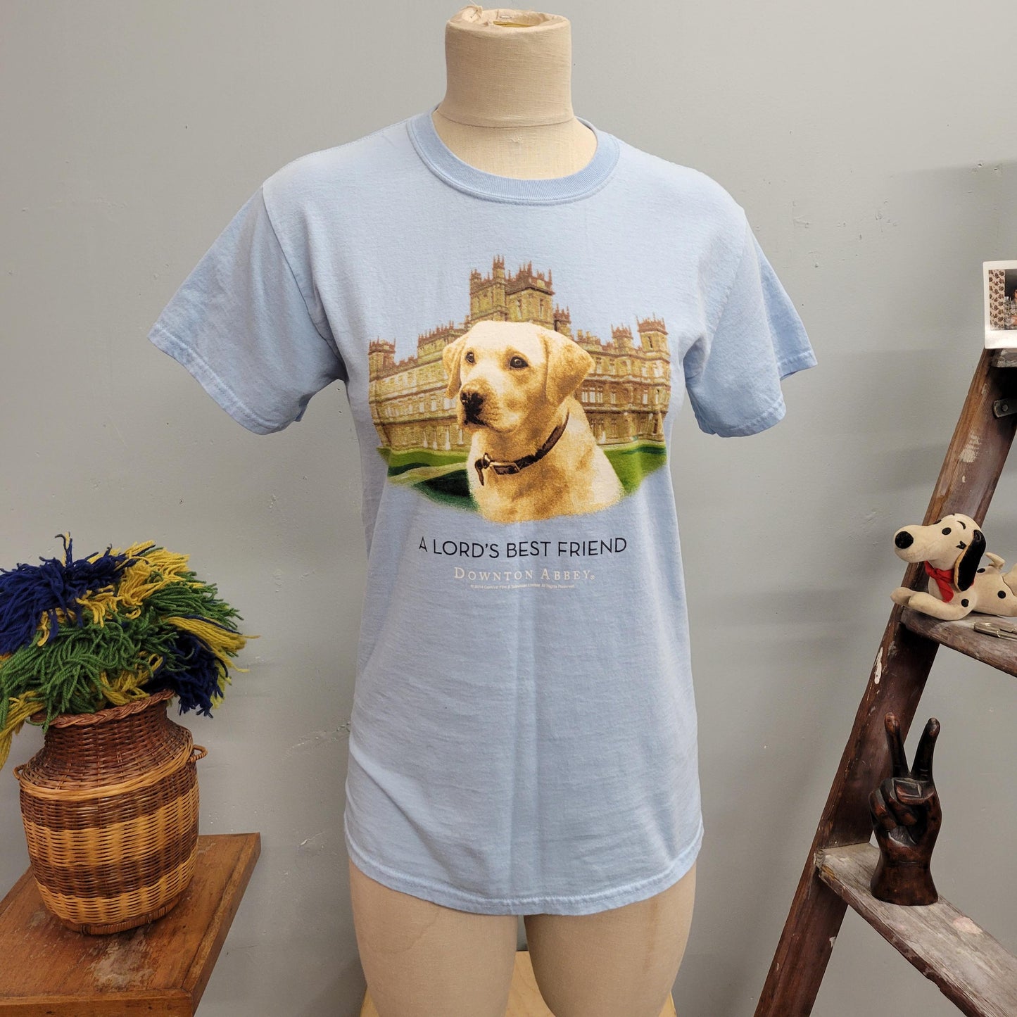 vtg DOWNTON ABBEY TSHIRT // vintage dog british tv show cute gildan small yellow labrador lords best friend funny trendy show actress shirt