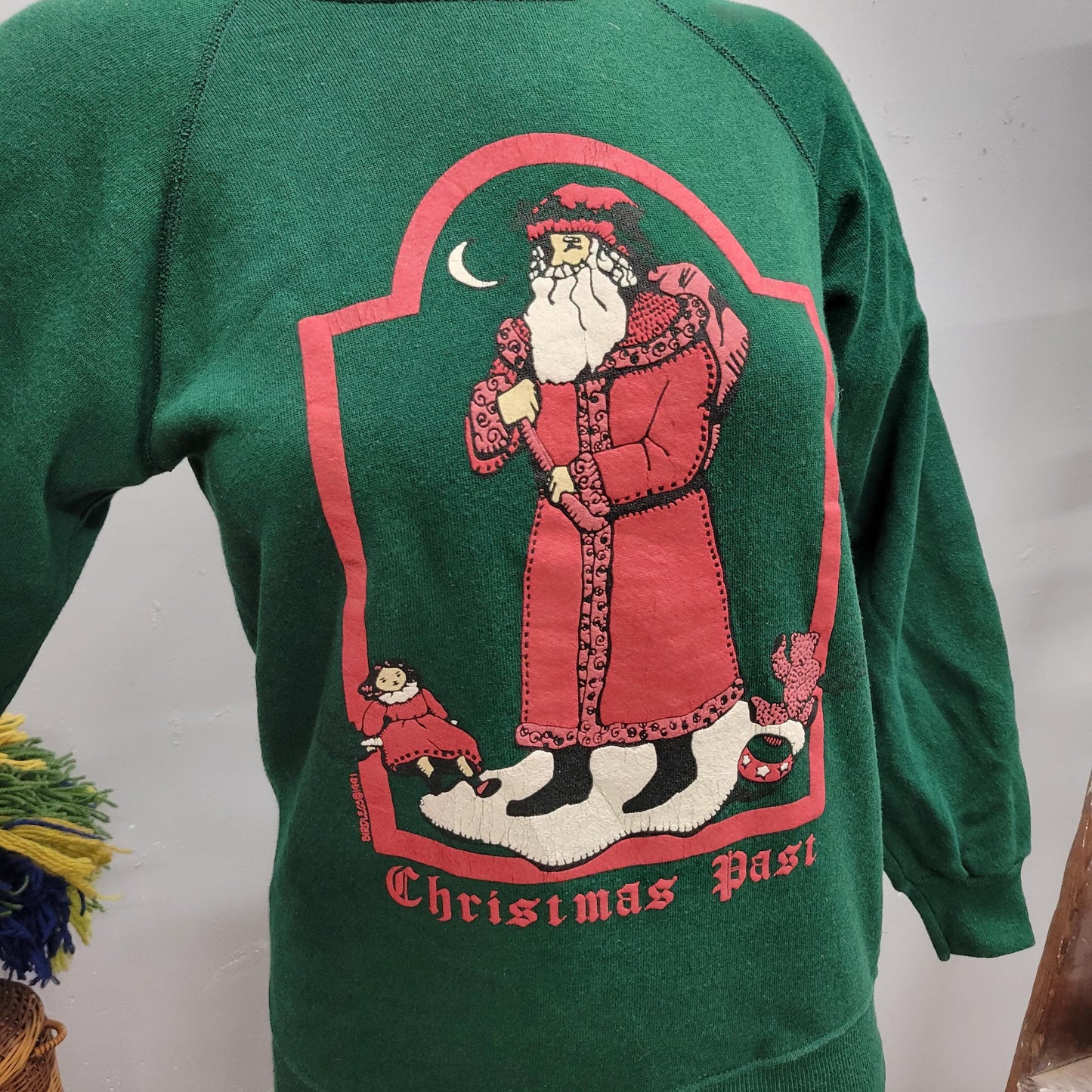 vtg 90s CHRISTMAS PAST SWEATSHIRT // vintage hanes small unisex holiday Santa Claus festive xmas sweater party folk art classic Santa shirt