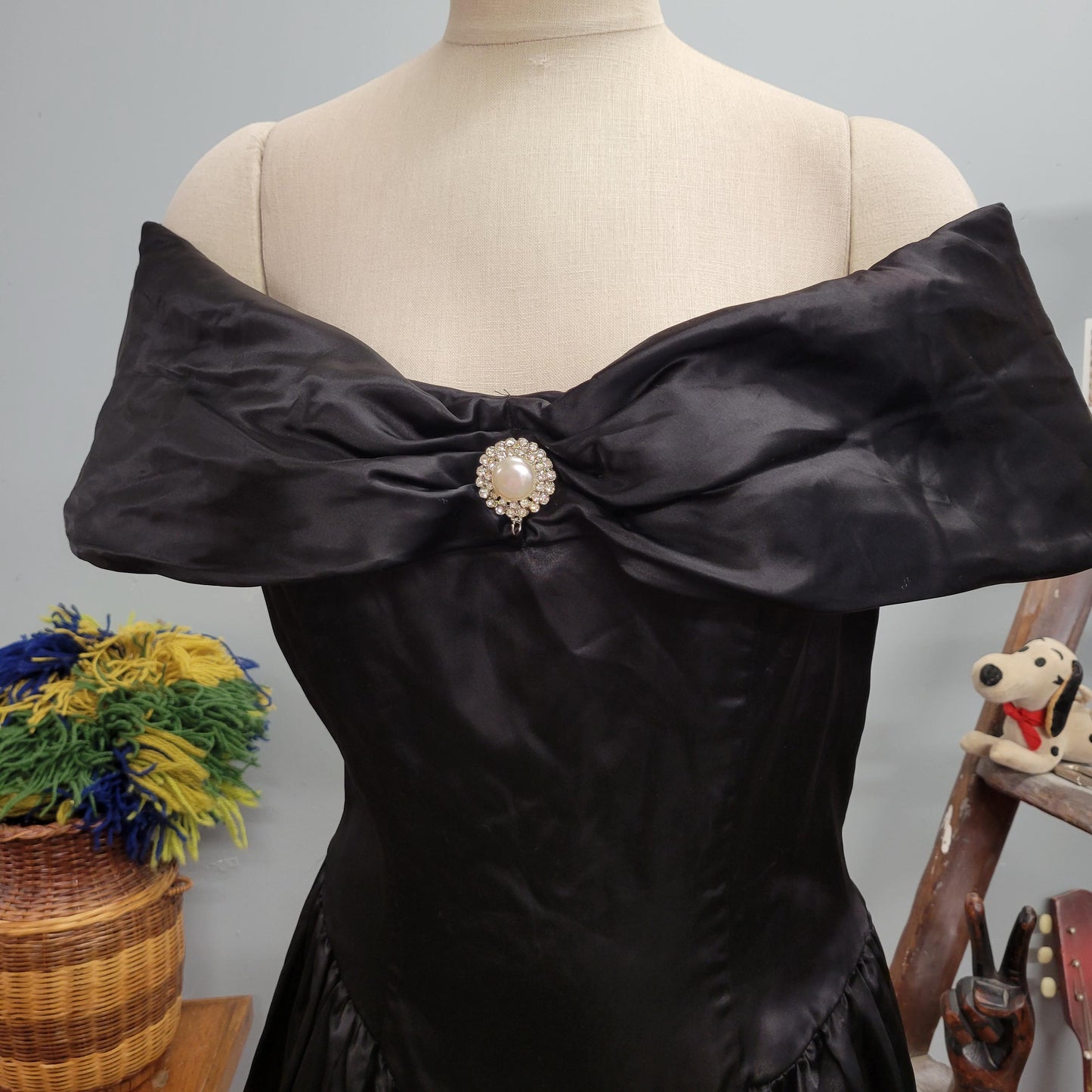 vtg 80s OFF SHOULDER SATIN Dress // vintage size 15 womens medium inky black bow tie sweetheart fit n flare full length witchy flowy gown