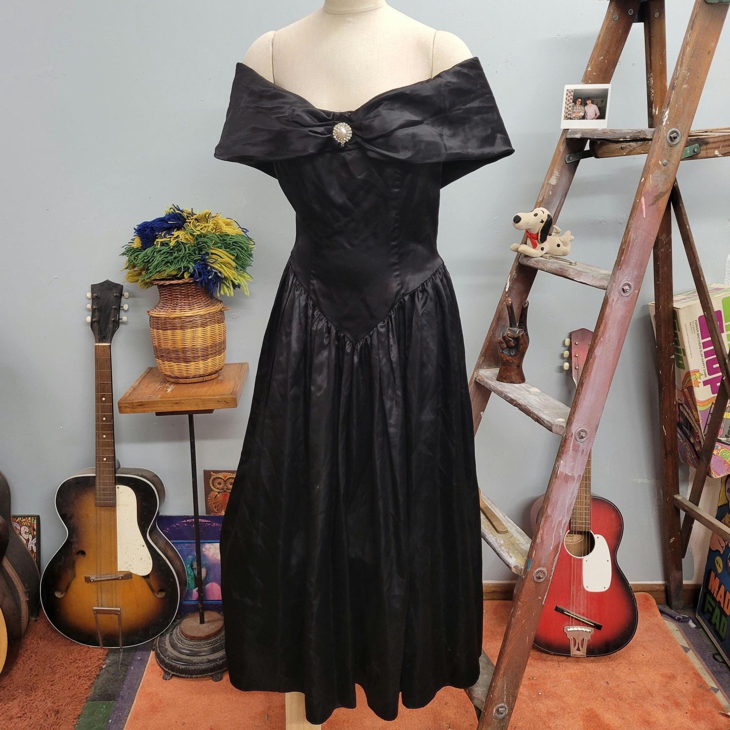vtg 80s OFF SHOULDER SATIN Dress // vintage size 15 womens medium inky black bow tie sweetheart fit n flare full length witchy flowy gown
