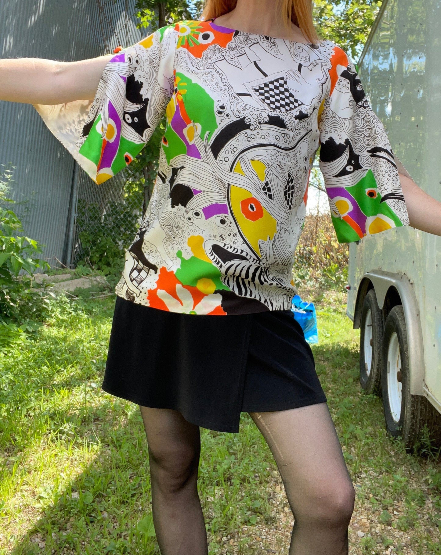 vtg 70s PSYCHEDELIC PATTERN TOP // vintage animal print flare sleeve flowy blouse wild art print hippy psych quarter sleeve slinky shirt