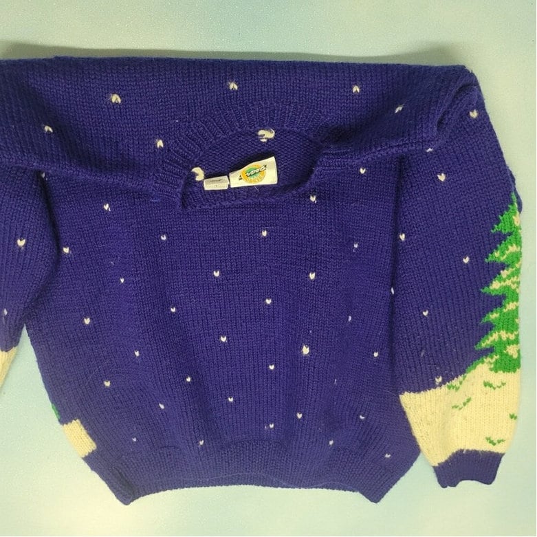 vtg 80s XMAS WINTER SCENE Sweater // vintage womens large cozy cottage in the snow wool knit snowflake print big pictorial house snowy trees