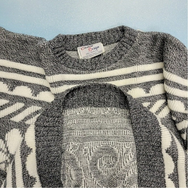 vtg 80s GRAY FLOWER SWEATER // 80s Mod / Silver Floral Sweater // Floral Jumper mited tones chunky 90s school teacher student fluer logo aop