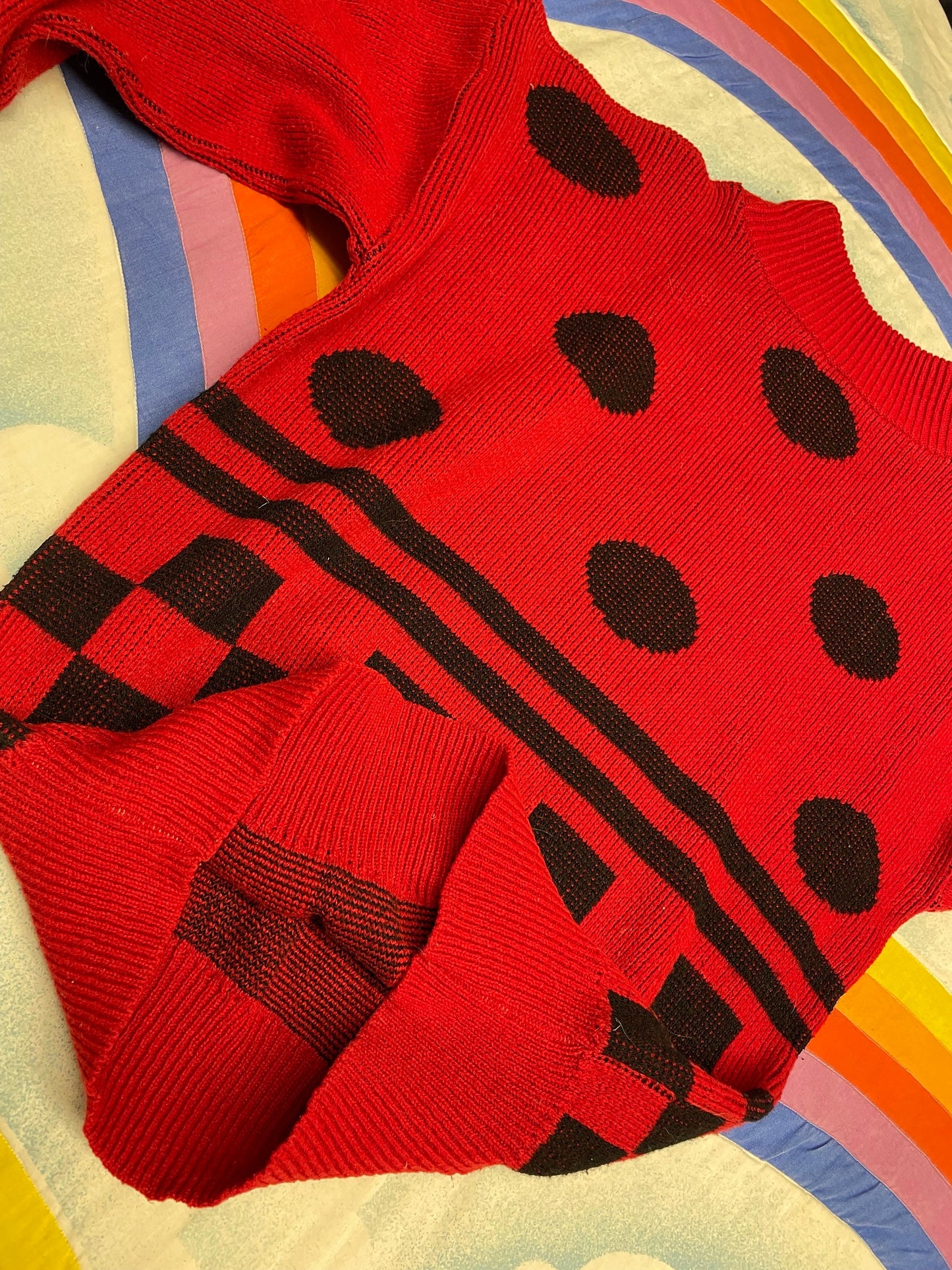 vtg 80s POLKA DOT CHECKERED Sweater // vintage red and black cropped knit autumn fall style ribbed textured abstract op art checkerboard top