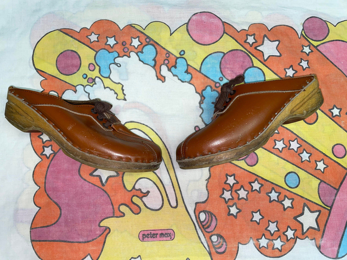 vtg 70s BROWN WOODEN CLOGS // vintage basad toffeln swedish hippie boho chic wooden leather wedges heidi retro autimn fashion womens 7 usa