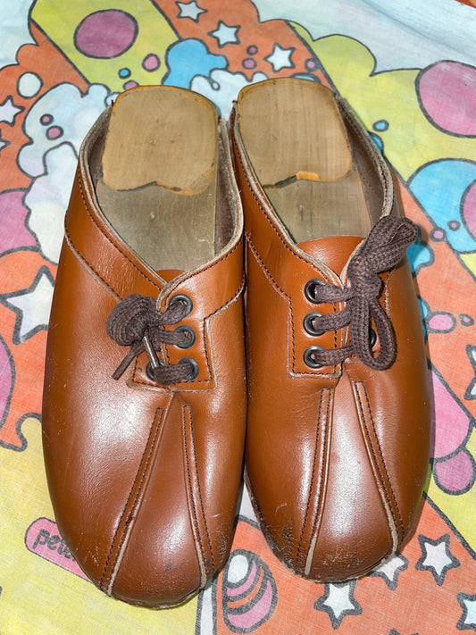 vtg 70s BROWN WOODEN CLOGS // vintage basad toffeln swedish hippie boho chic wooden leather wedges heidi retro autimn fashion womens 7 usa