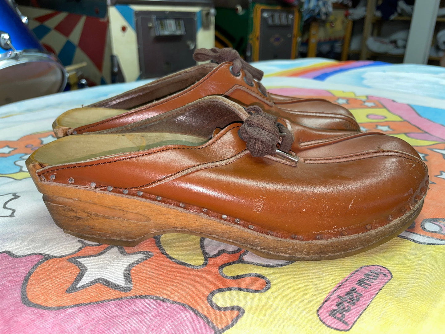 vtg 70s BROWN WOODEN CLOGS // vintage basad toffeln swedish hippie boho chic wooden leather wedges heidi retro autimn fashion womens 7 usa