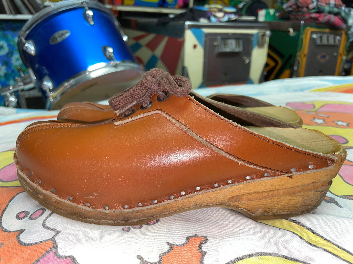 vtg 70s BROWN WOODEN CLOGS // vintage basad toffeln swedish hippie boho chic wooden leather wedges heidi retro autimn fashion womens 7 usa