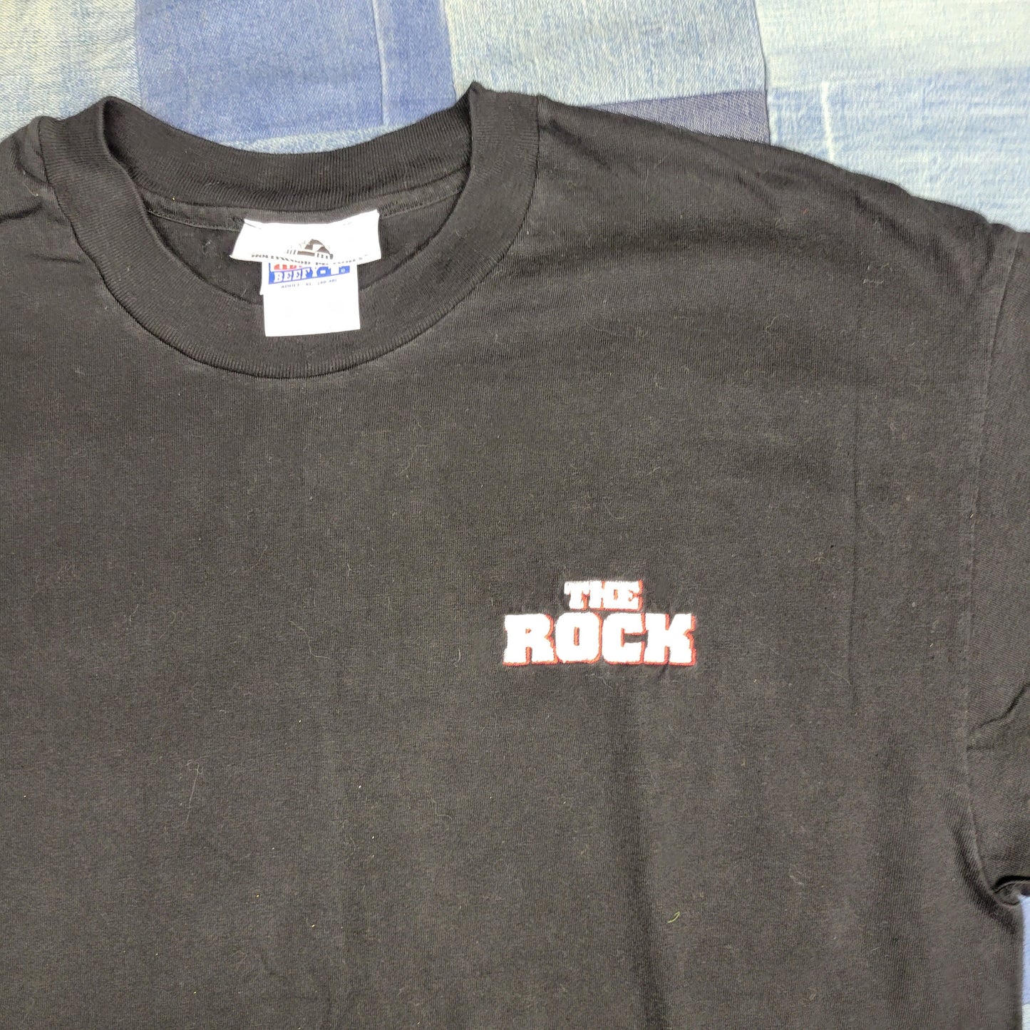 vtg 90s THE ROCK alcatraz PROMO tee // nicolas cage basic text tshirt hanes hollywood pictures studios prison tv movie film