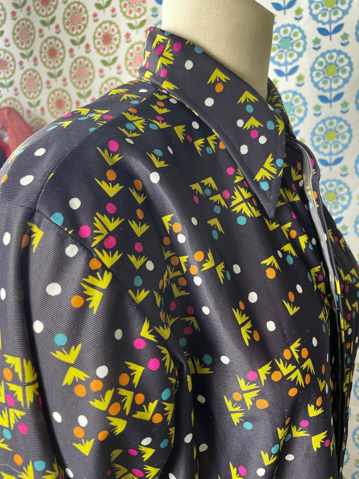 vtg 70s PSYCHEDLIC POLY TOP shirt // long sleeve tetris abstract artist print art cute classy hippie mod style era disco fashion geometric