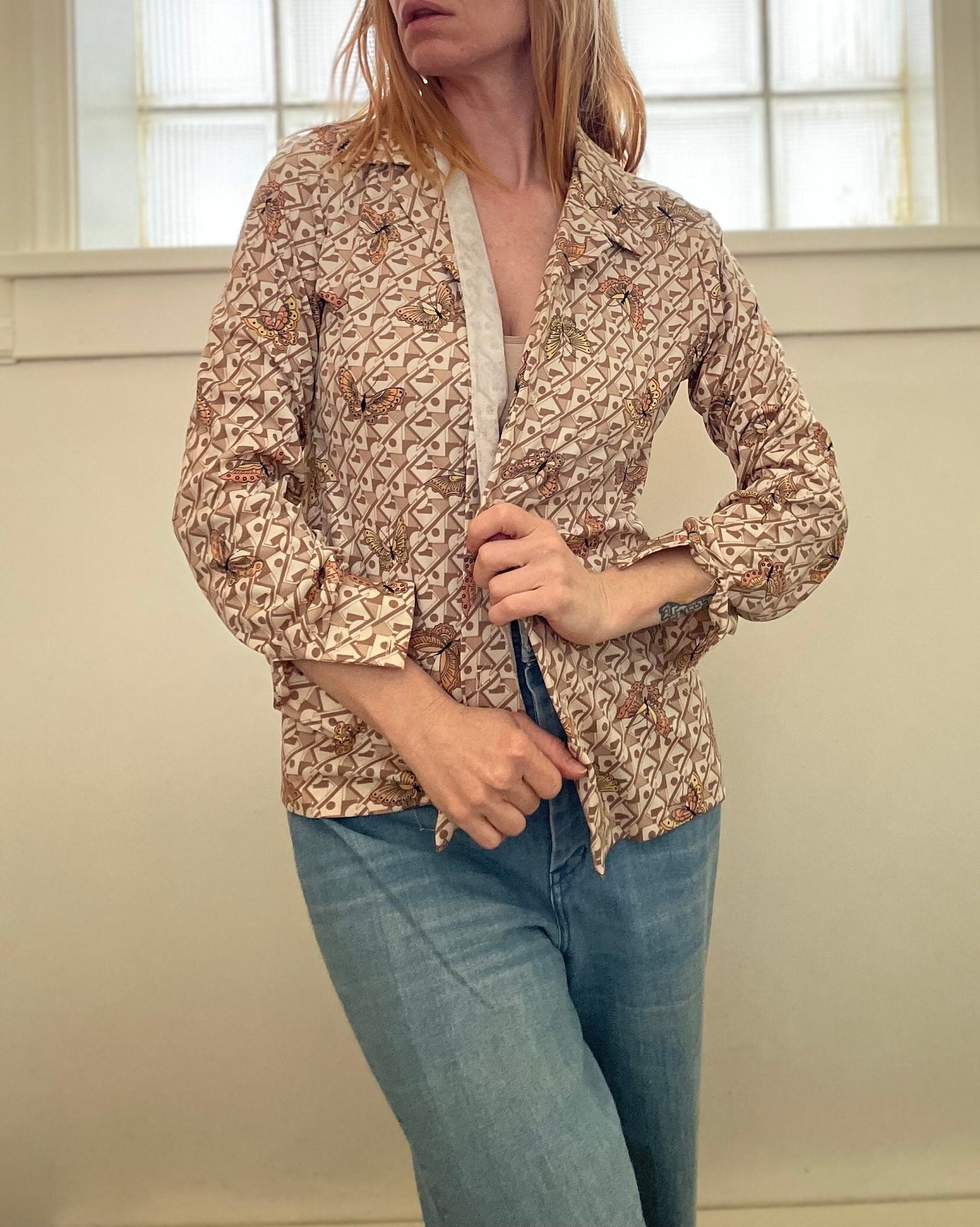 vtg 70s BUTTERFLY PATTERN TOP // retro all over print button up polyester abstract print blouse pointy collar mod hippie flowy psychedelic