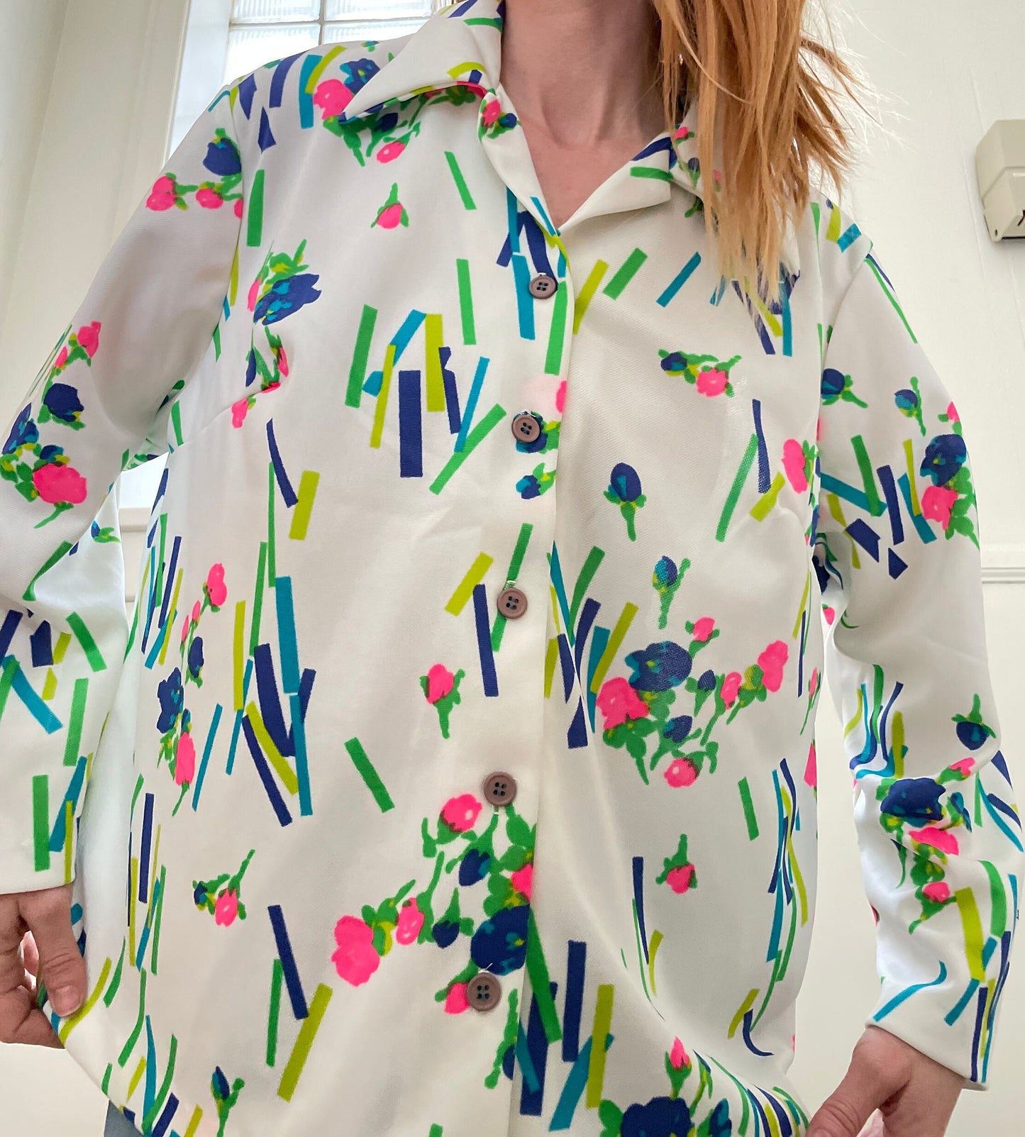 vtg 70s TULIP PRINT TOP // tulip bouquet all over print mod hippie pop art button up polyester retro roller disco saturday night fever dance