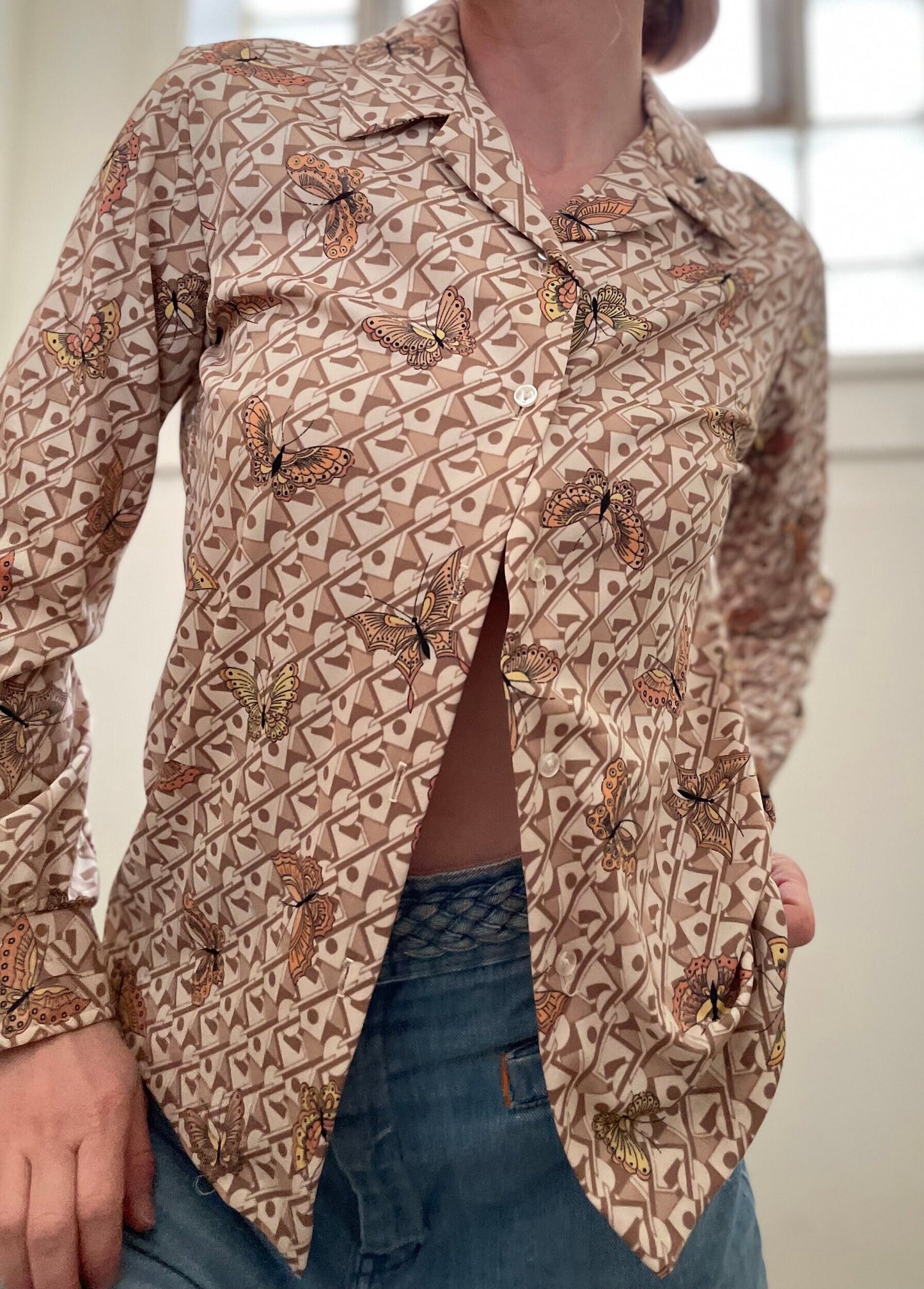 vtg 70s BUTTERFLY PATTERN TOP // retro all over print button up polyester abstract print blouse pointy collar mod hippie flowy psychedelic