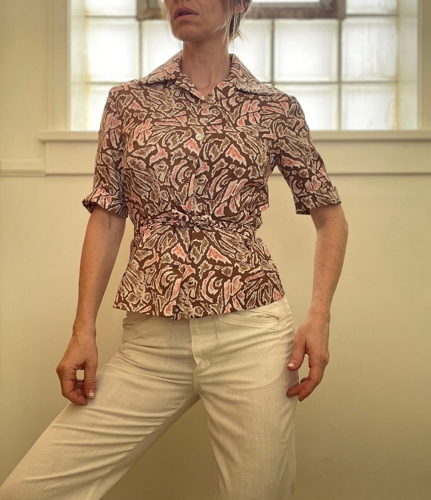 vtg 70s ABSTRACT PATTERN BLOUSE // vintage trippy psychedelic belted pointy collar silky slinky peplum fitted retro earth tones shirt
