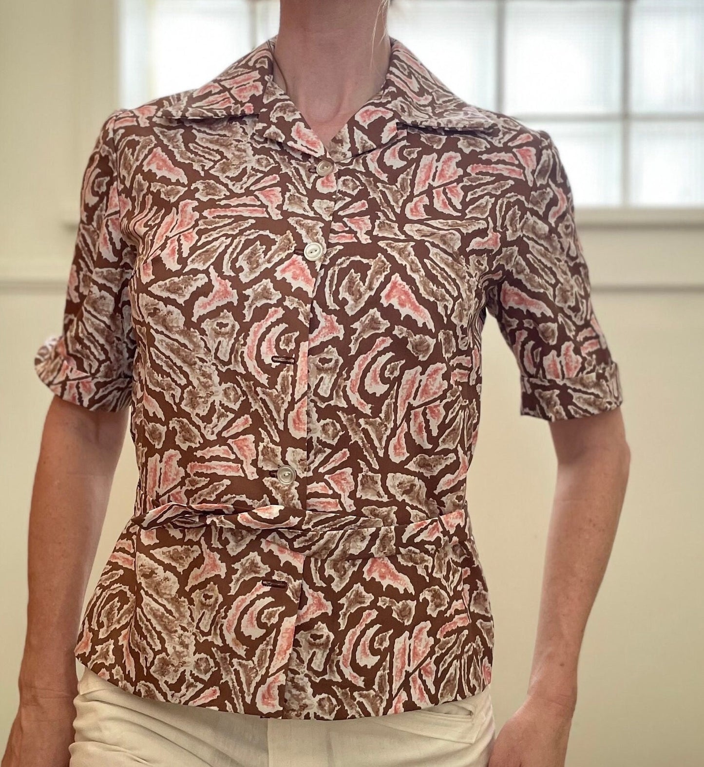 vtg 70s ABSTRACT PATTERN BLOUSE // vintage trippy psychedelic belted pointy collar silky slinky peplum fitted retro earth tones shirt