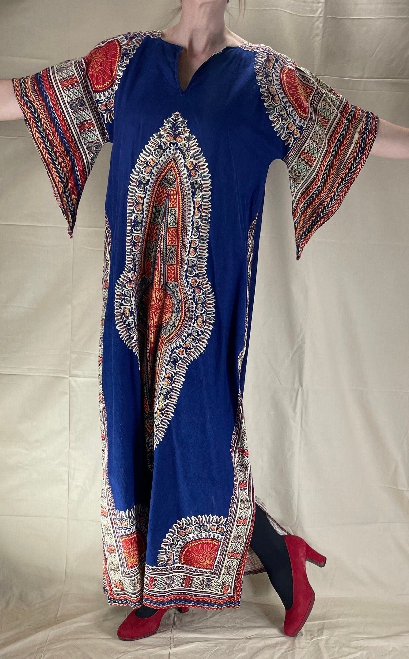 vtg 70s PSYCHEDELIC HIPPIE DRESS // vintage guru keyhole pattern angel sleeve long flowy americana tiki vacation festival bohemian style