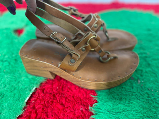 Vintage 1970s ZODIAC Leather Strap Platform Sandals / Wooden Heel Hippie Boho Sandals