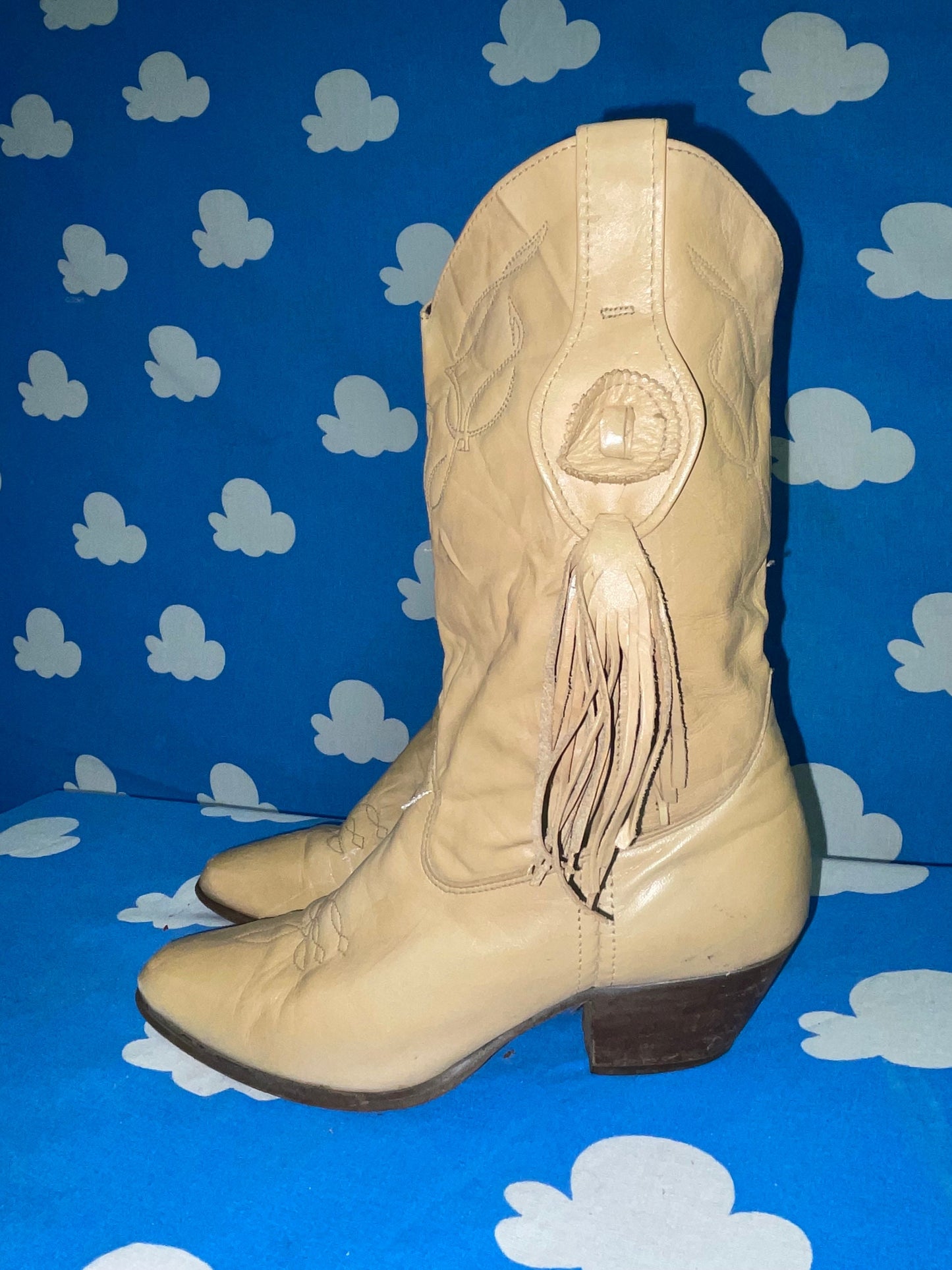 Vtg 70s BEIGE FRINGE BOOTS / 80s boho madonna punk western cowboy cowgirl tan leather pointy toe ankle boots autumn grunge baby doll dress