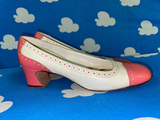 vtg 60s PINK & WHITE MOD Heels // bubblegum dotted round toe barbie core dandy low heels fairy cutesy baby pastel pink two tone spectators