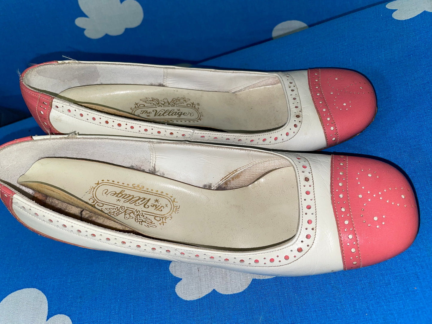 vtg 60s PINK & WHITE MOD Heels // bubblegum dotted round toe barbie core dandy low heels fairy cutesy baby pastel pink two tone spectators