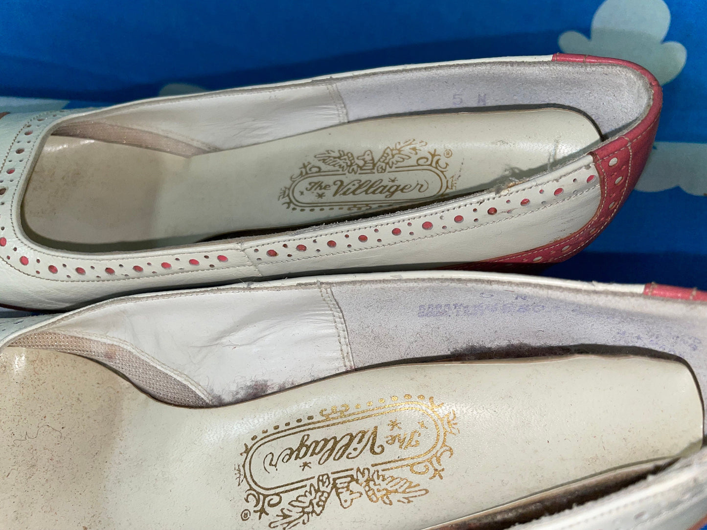 vtg 60s PINK & WHITE MOD Heels // bubblegum dotted round toe barbie core dandy low heels fairy cutesy baby pastel pink two tone spectators