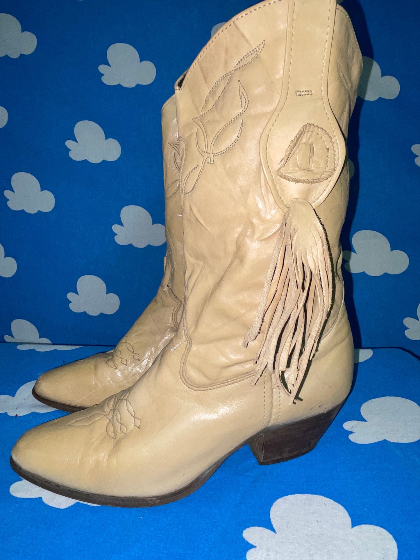 Vtg 70s BEIGE FRINGE BOOTS / 80s boho madonna punk western cowboy cowgirl tan leather pointy toe ankle boots autumn grunge baby doll dress