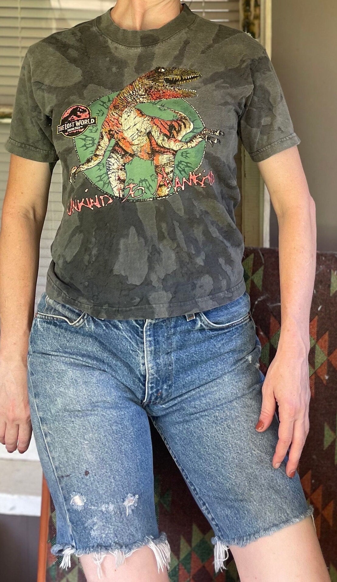 vtg 90s JURASSIC PARK OFFICIAL Shirt // vintage t rex dinosaur crop top youth large fitted tee  movie promo steven spielberg the lost world