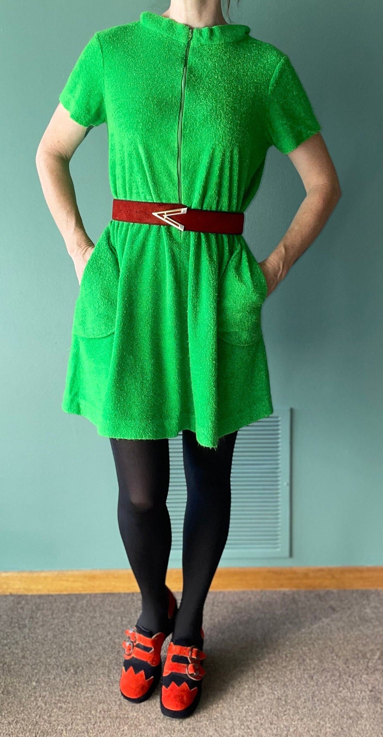 vtg 70s GREEN TERRY CLOTH // vintage mini dress mod tent dress loose fit with pockets bright neon green towel dress fuzzy textured cover up