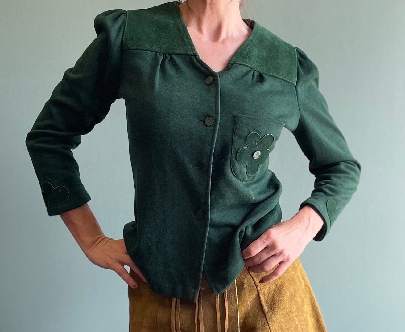 vtg 70s SUEDE PATCHWORK JACKET // vintage green suede flower patches women's structured blazer autumn vibes earth tones fall fashion top