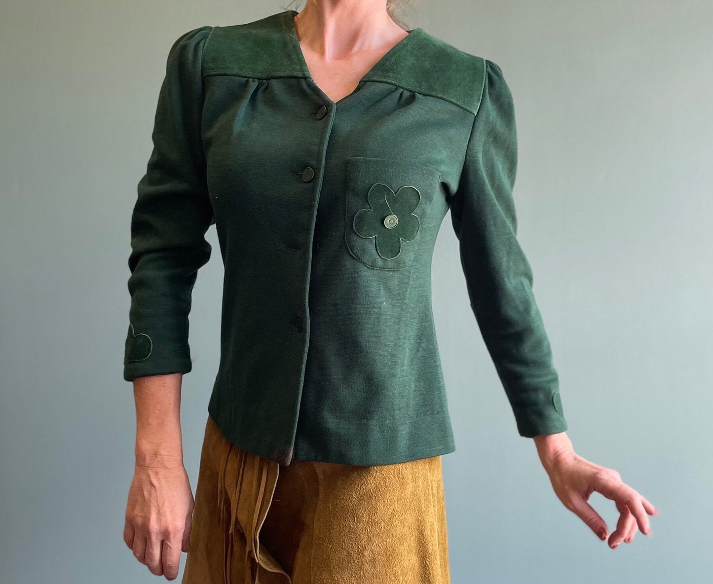 vtg 70s SUEDE PATCHWORK JACKET // vintage green suede flower patches women's structured blazer autumn vibes earth tones fall fashion top