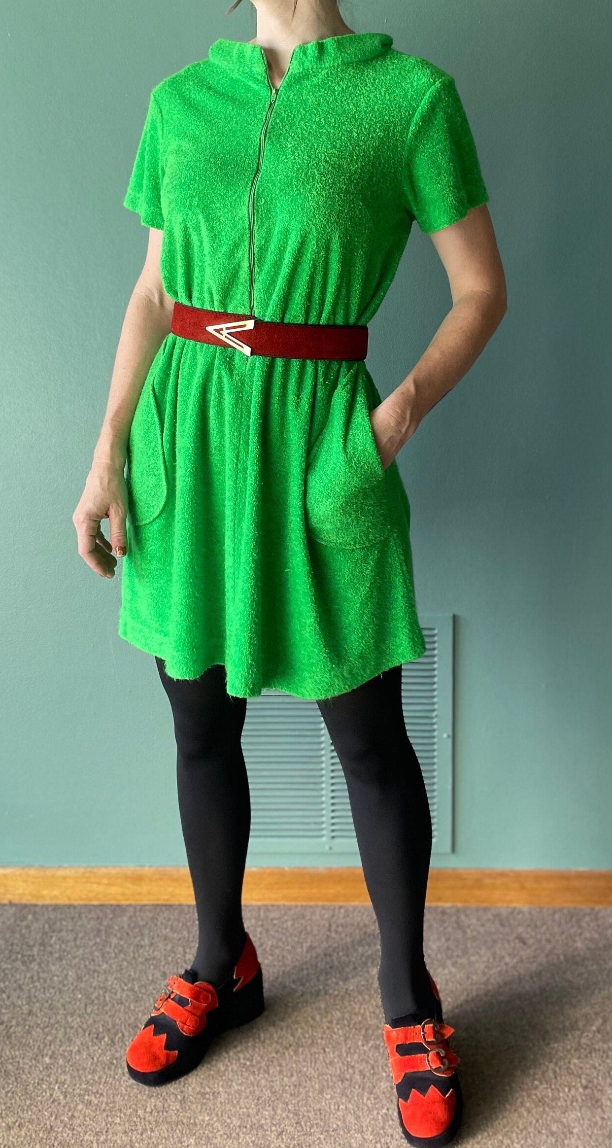 vtg 70s GREEN TERRY CLOTH // vintage mini dress mod tent dress loose fit with pockets bright neon green towel dress fuzzy textured cover up