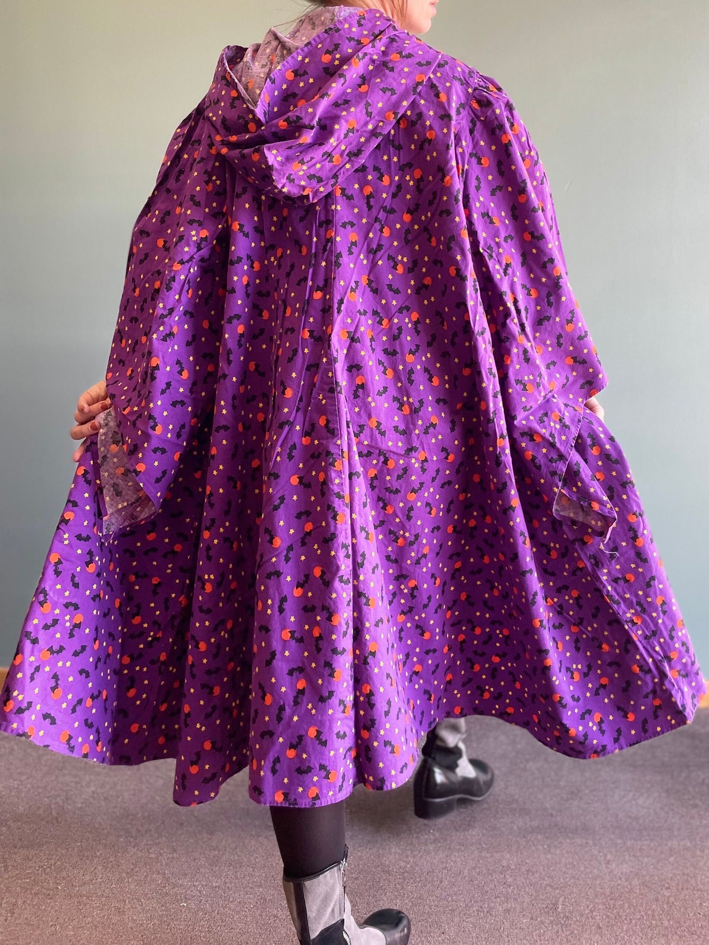 vtg 80s PURPLE WIZARD ROBE // vintage bats moons stars hooded angel sleeve dress Halloween costume hocus pocus cute witch theatre made