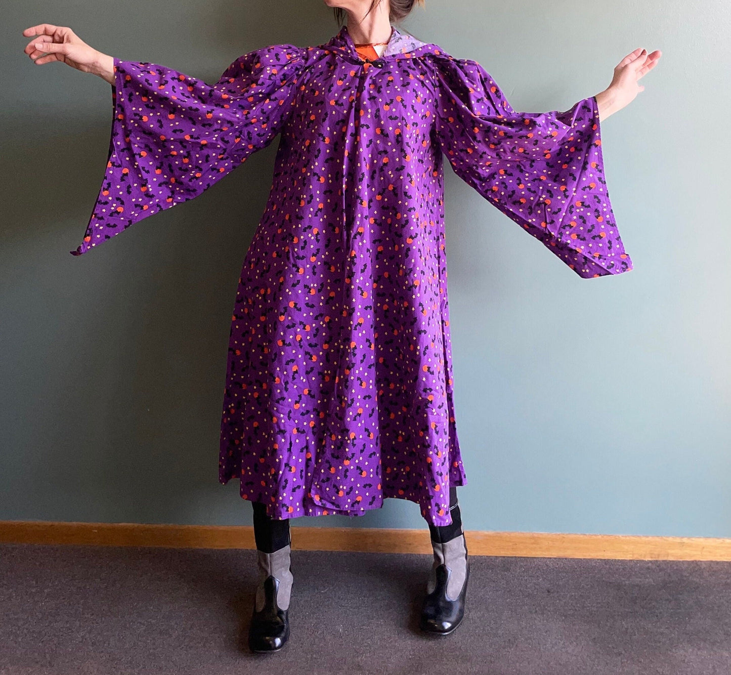 vtg 80s PURPLE WIZARD ROBE // vintage bats moons stars hooded angel sleeve dress Halloween costume hocus pocus cute witch theatre made