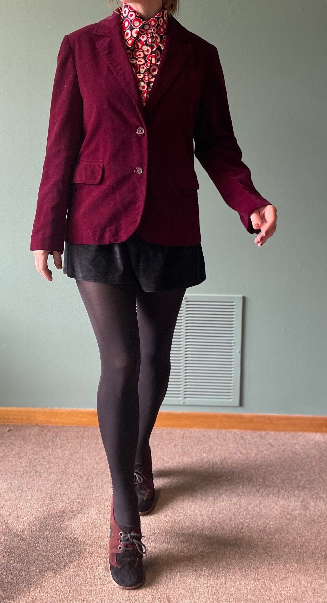 vtg 70s BURGUNDY VELVET BLAZER // vintage purple velvet dress coat professor style structured jacket sports coat business casual autumn vibe