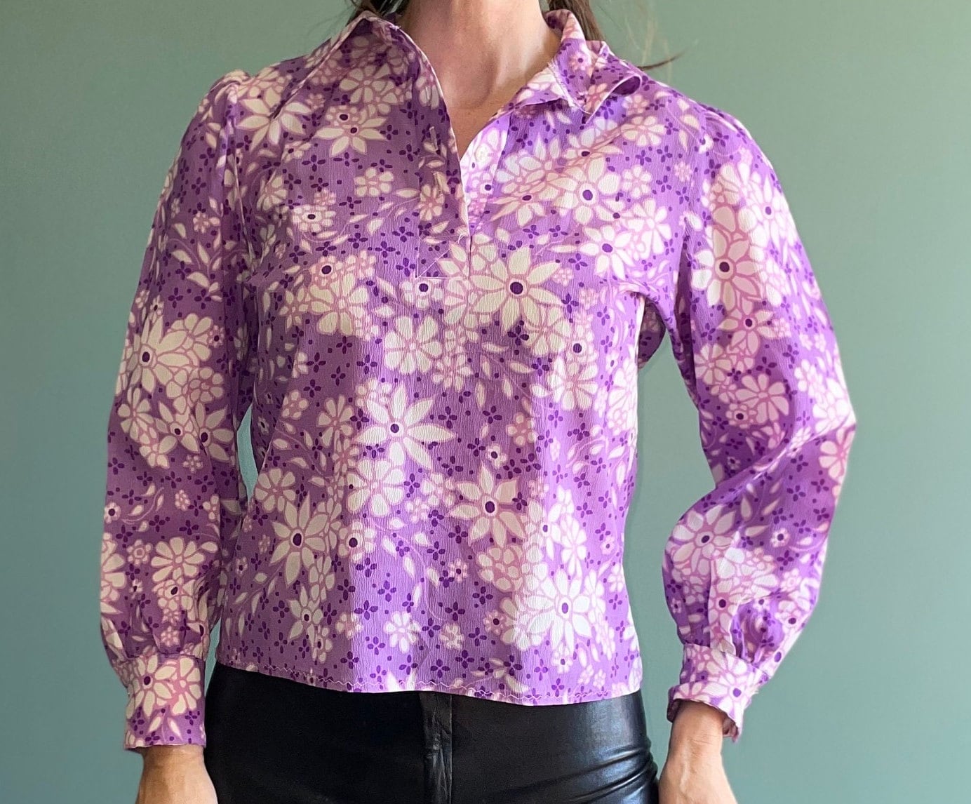 Vintage 70s LAVENDER FLORAL TOP // vintage jc penney medium autumn jewel tones retro pointy collar blouse semi sheer psychedelic fall top