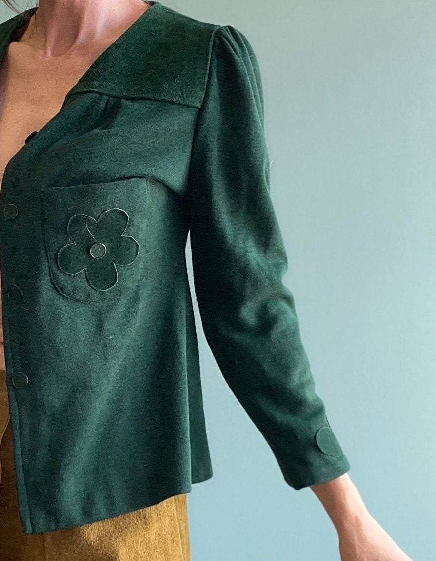 vtg 70s SUEDE PATCHWORK JACKET // vintage green suede flower patches women's structured blazer autumn vibes earth tones fall fashion top