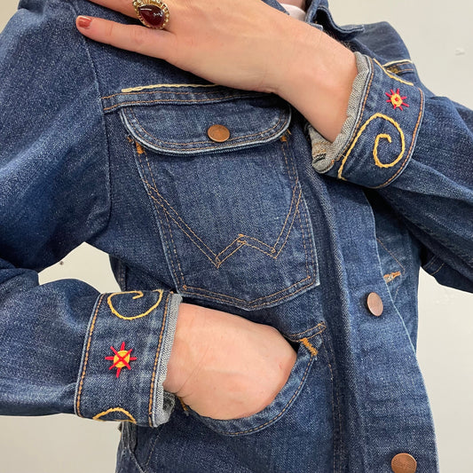vtg 60s WRANGLER EMBROIDERED jean jacket ꕤ ꕤ ꕤ floral hippie yarn stitch psychedelic retro dark wash cropped denim womens small boho western