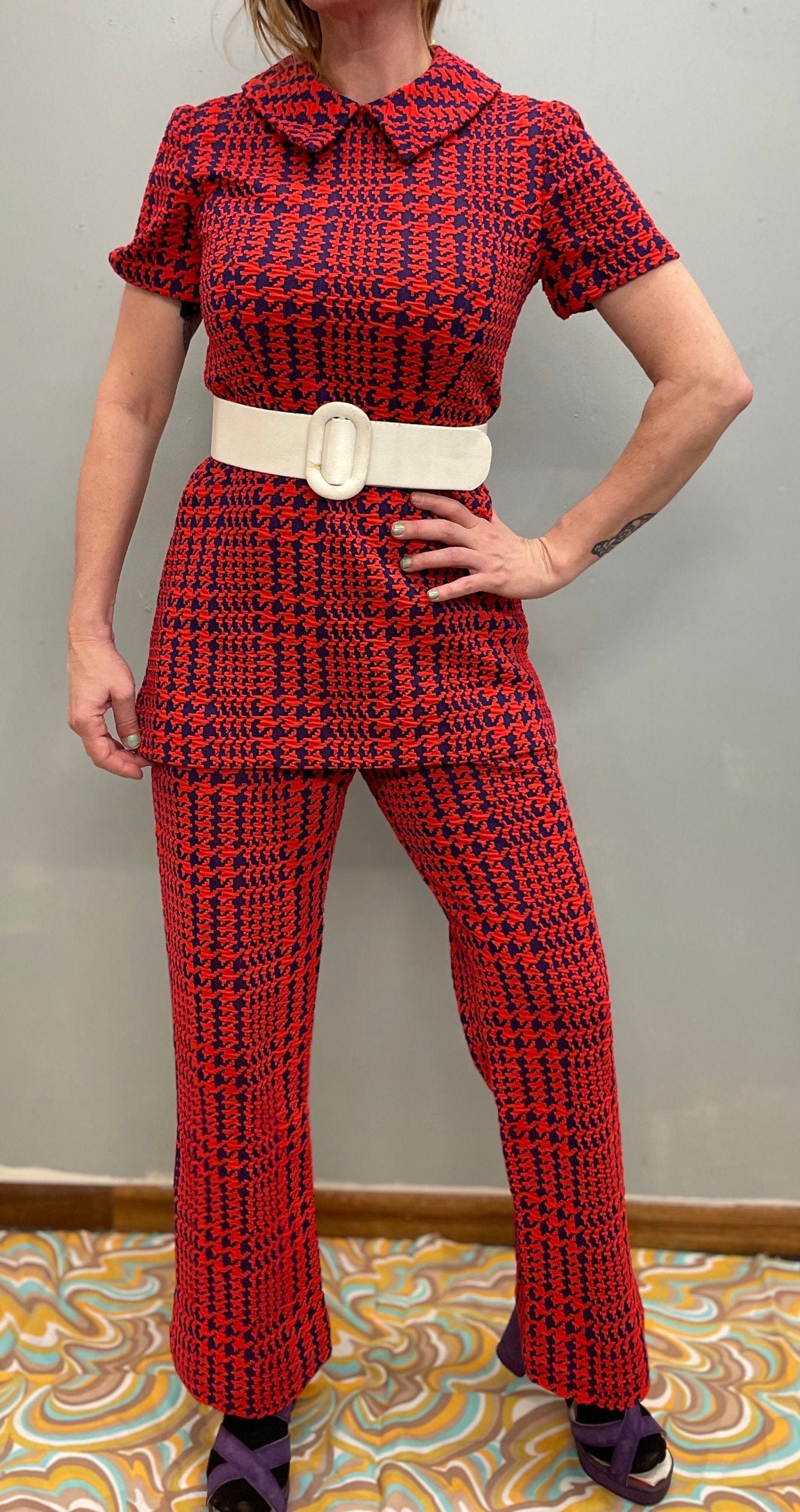vtg 70s 2 PIECE PANTSUIT // vintage medium womens houndstooth flare leg high waisted mod tunic autumn style pointy collared jumpsuit twiggy