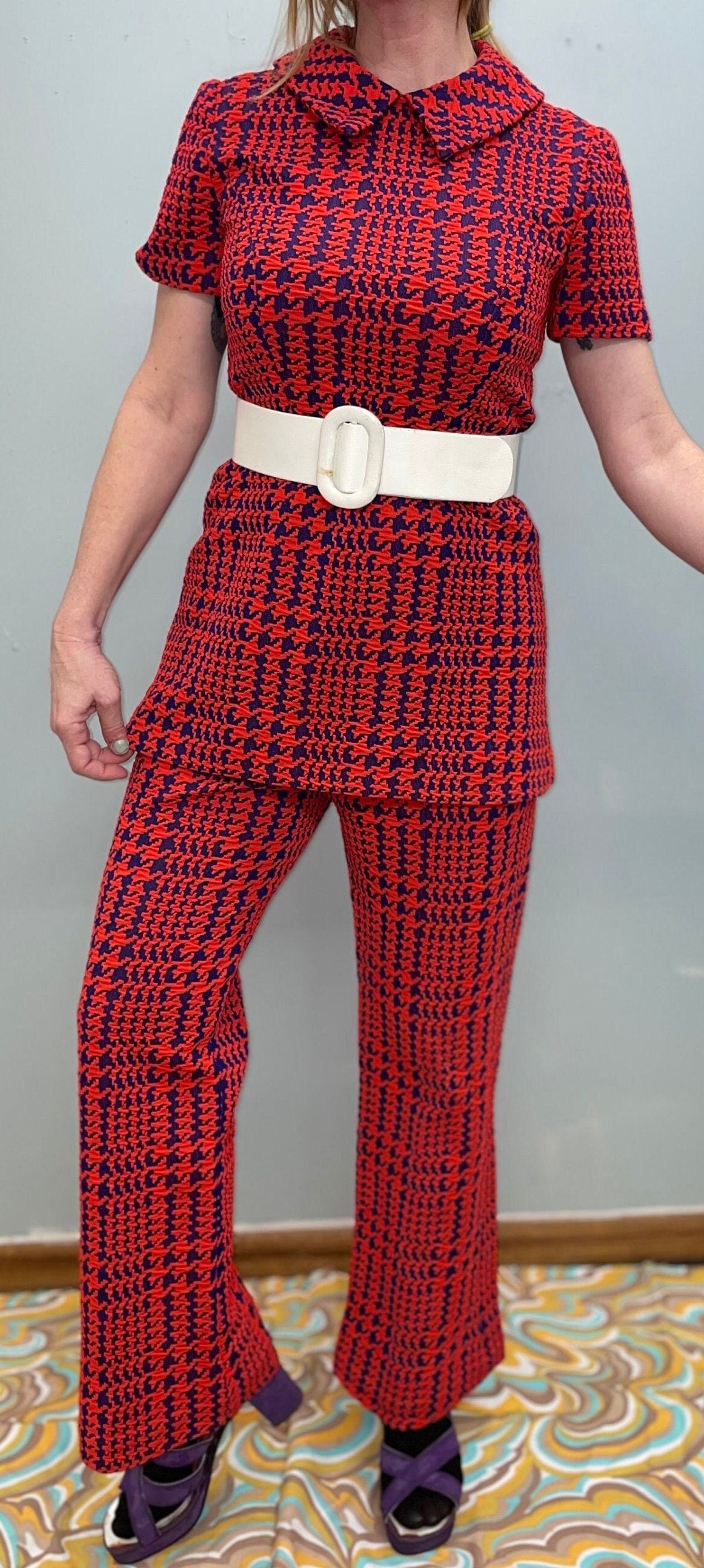 vtg 70s 2 PIECE PANTSUIT // vintage medium womens houndstooth flare leg high waisted mod tunic autumn style pointy collared jumpsuit twiggy
