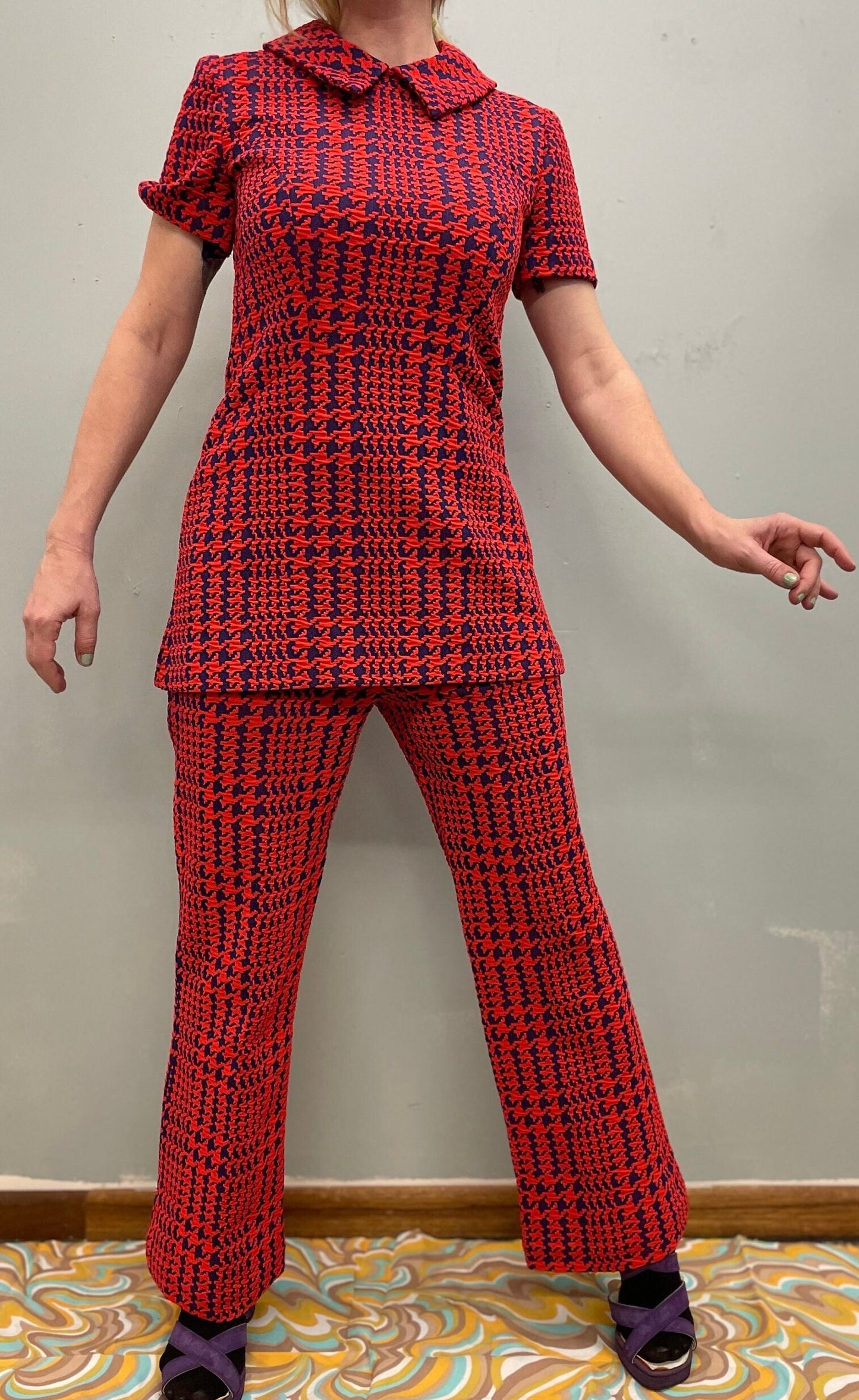 vtg 70s 2 PIECE PANTSUIT // vintage medium womens houndstooth flare leg high waisted mod tunic autumn style pointy collared jumpsuit twiggy