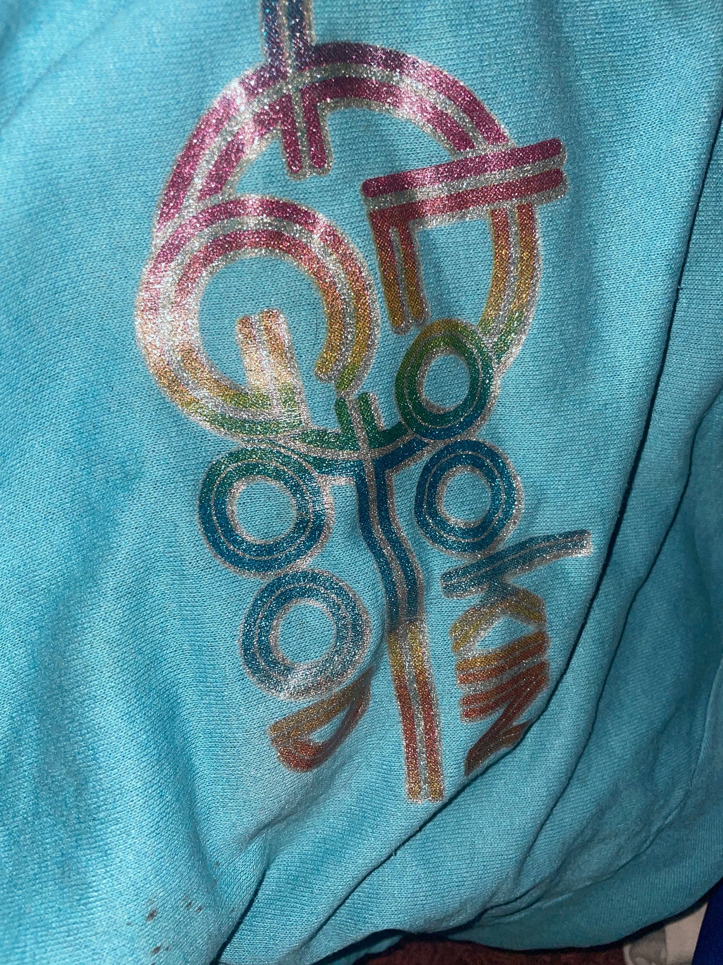 vtg 70s LOOKING GOOD SWEATSHIRT // vintage rainbow retro sparkle Iron on distressed thin blue  sticker funny saying ironic pms baggy shirt