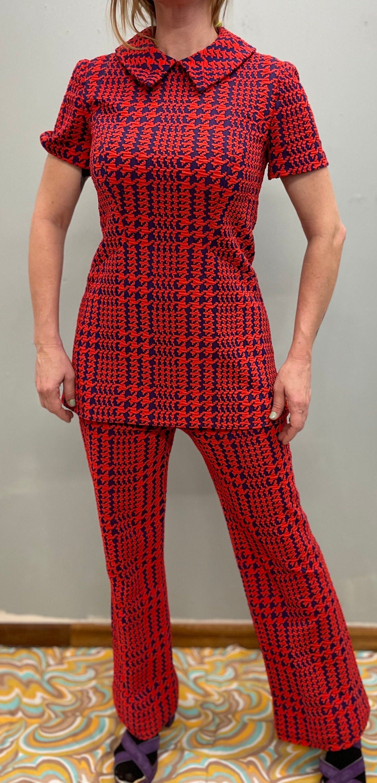 vtg 70s 2 PIECE PANTSUIT // vintage medium womens houndstooth flare leg high waisted mod tunic autumn style pointy collared jumpsuit twiggy