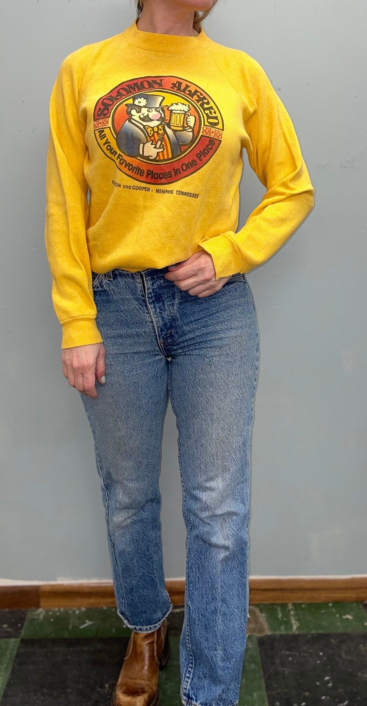 vtg 70s SOLOMON ALFRED'S SWEATSHIRT / vintage memphis bar restaurant memorabila beale street beer iron on yellow top retro double sided top