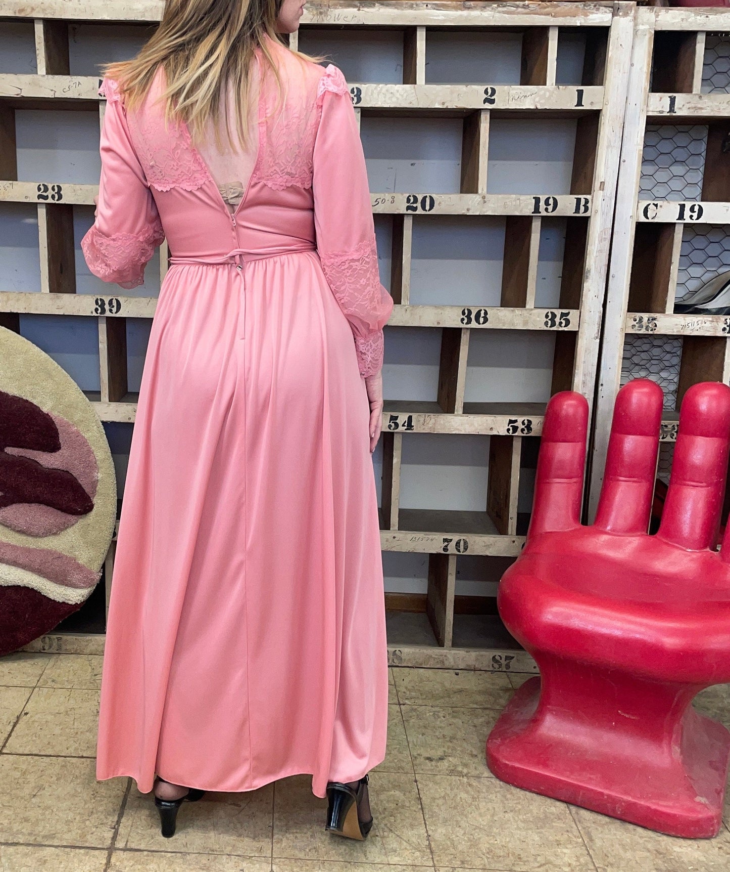 vtg 70s PASTEL PINK MAXI mauve lace collar dress // full flowy skirt belted full length gown wedding bridesmaid ethereal sheer dress gunne