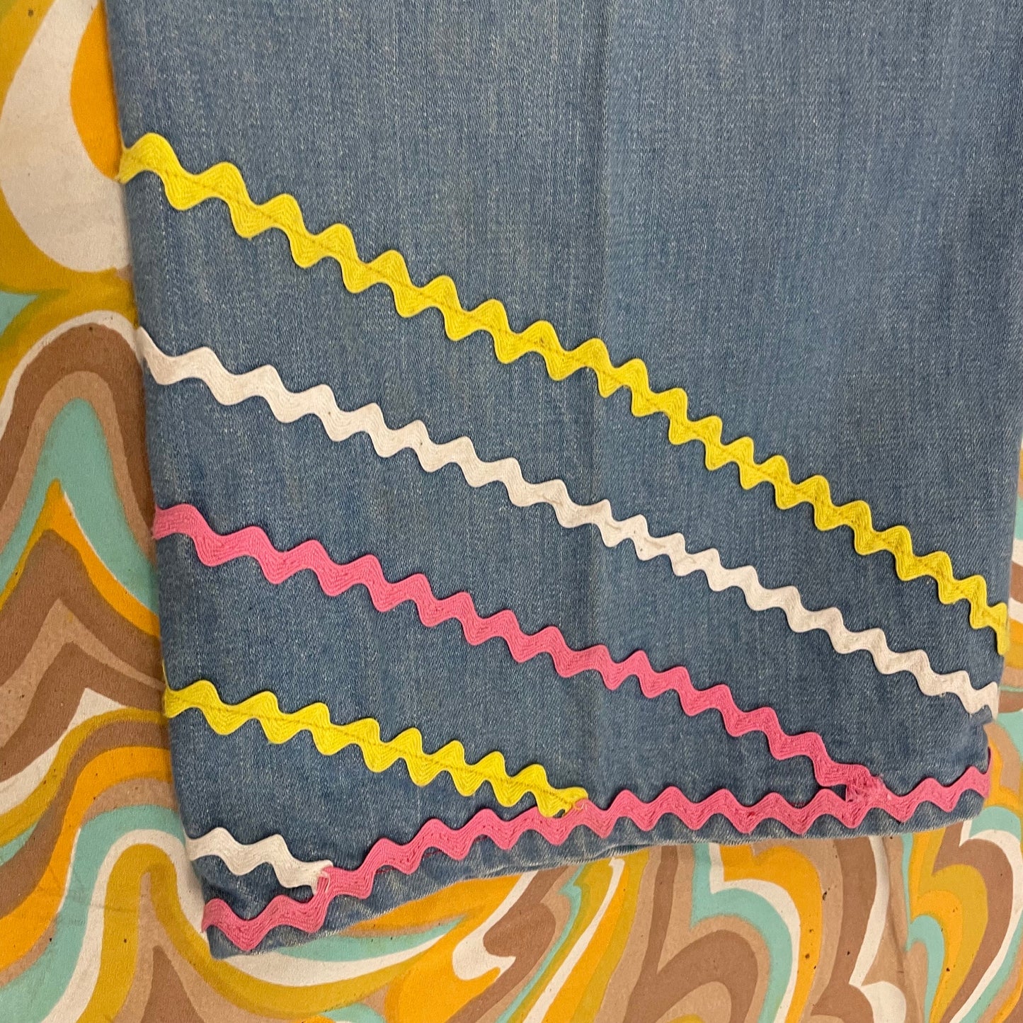 vtg 70s BELL BOTTOMS JEANS // ric rac embroidered wide leg jeans pastel spring hippie med light wash high waisted flare pants boot cut 60s