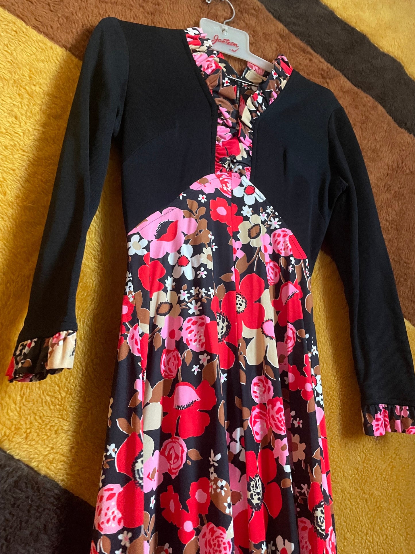 vtg 70s EMPIRE MAXI DRESS // waist black & pink floral v neck hippie retro flower power full flowy skirt fun psychedelic kitschy party gown